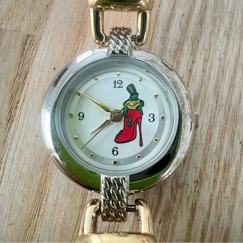 Warner Bros. Looney Tunes Michigan J Frog ladies bracelet watch NEW BATTERY